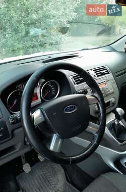 Внедорожник / Кроссовер Ford Kuga 2012 в 