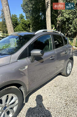 Внедорожник / Кроссовер Ford Kuga 2012 в 