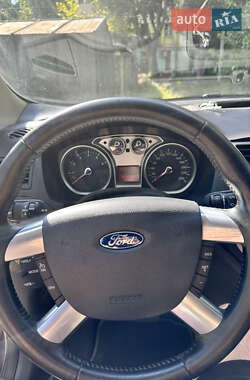 Внедорожник / Кроссовер Ford Kuga 2012 в 