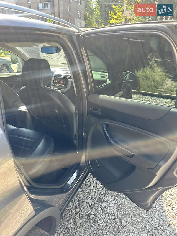 Внедорожник / Кроссовер Ford Kuga 2012 в Днепре