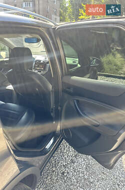 Внедорожник / Кроссовер Ford Kuga 2012 в 
