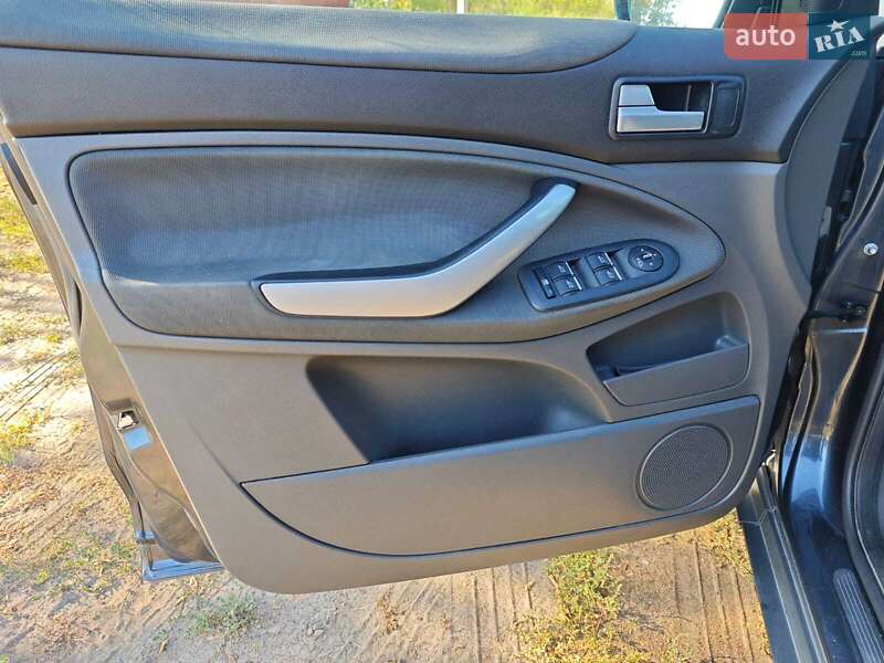Внедорожник / Кроссовер Ford Kuga 2010 в Изюме