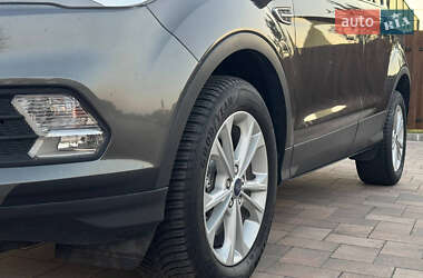 Внедорожник / Кроссовер Ford Kuga 2018 в 