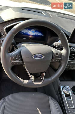 Внедорожник / Кроссовер Ford Kuga 2021 в 