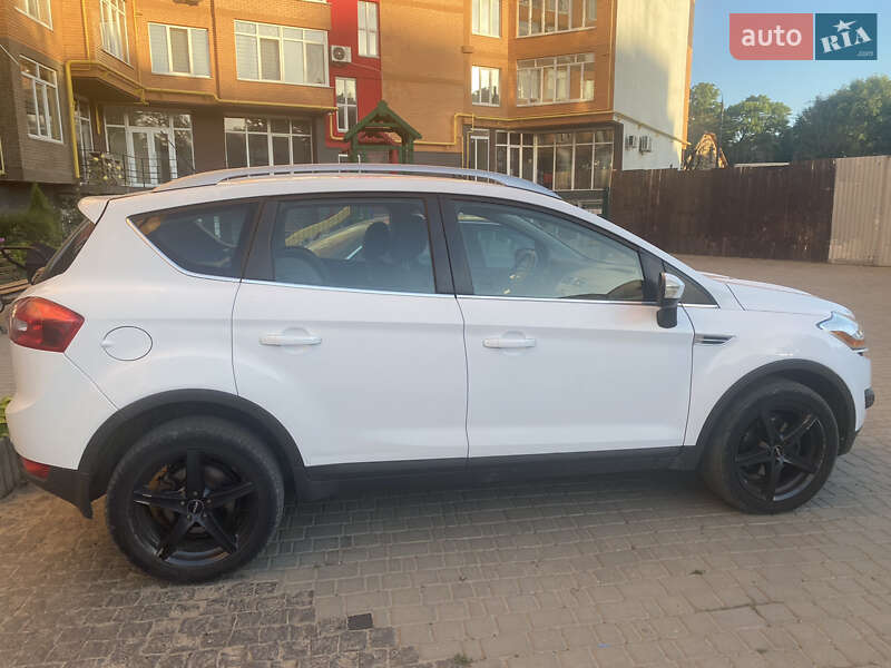 Внедорожник / Кроссовер Ford Kuga 2012 в Черновцах