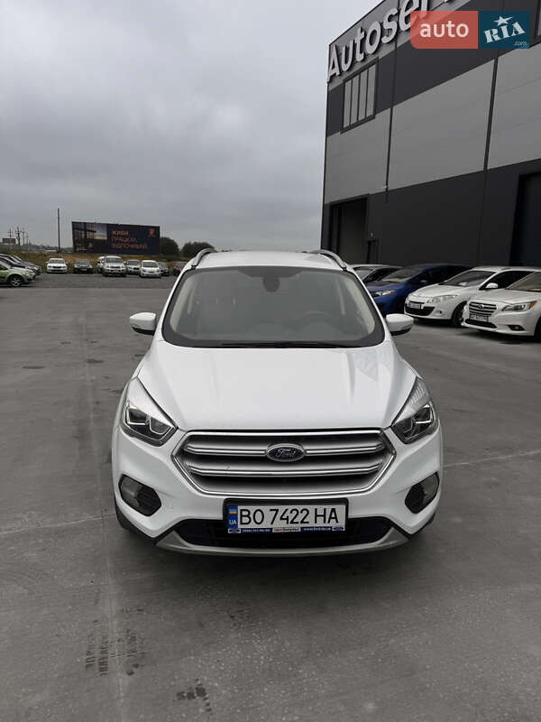 Внедорожник / Кроссовер Ford Kuga 2019 в 