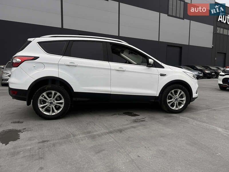 Внедорожник / Кроссовер Ford Kuga 2019 в Львове