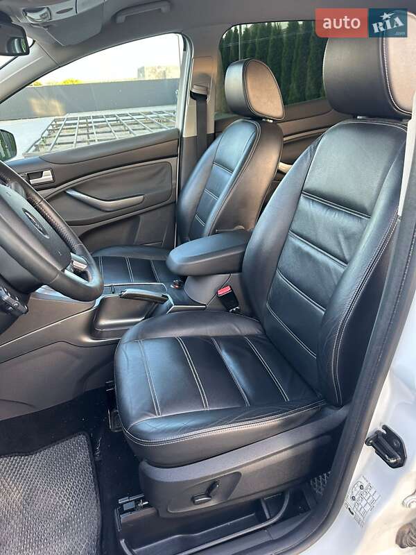 Внедорожник / Кроссовер Ford Kuga 2010 в Каменец-Подольском