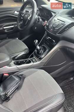 Внедорожник / Кроссовер Ford Kuga 2013 в 