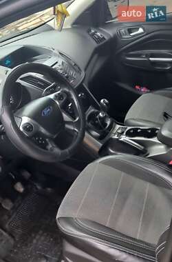 Внедорожник / Кроссовер Ford Kuga 2013 в 