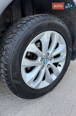 Внедорожник / Кроссовер Ford Kuga 2011 в 