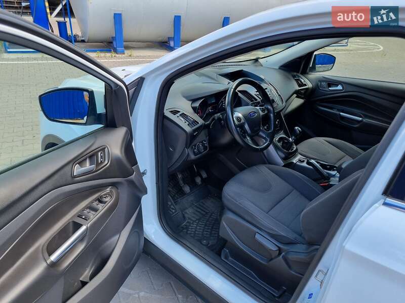 Внедорожник / Кроссовер Ford Kuga 2016 в Киеве