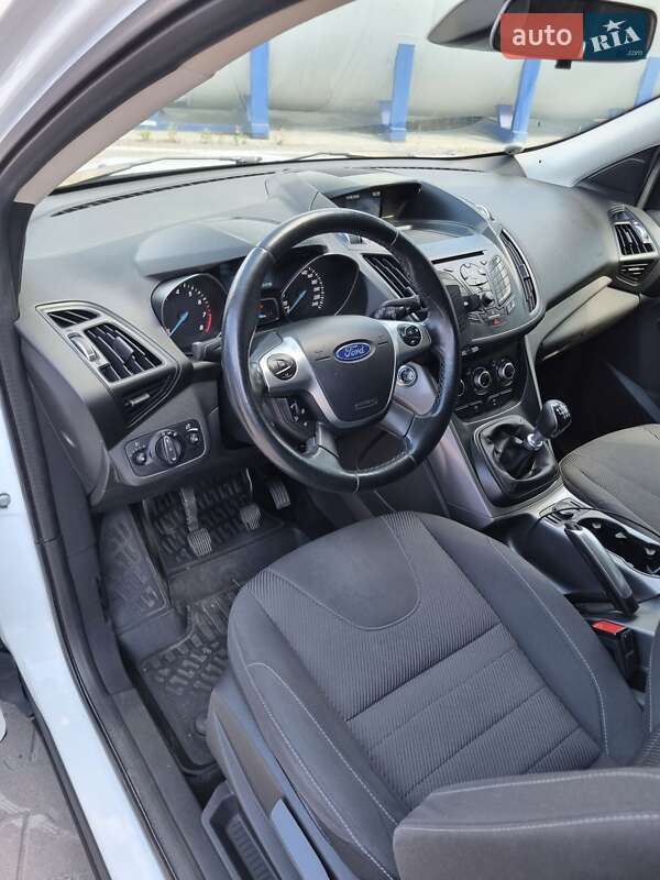 Внедорожник / Кроссовер Ford Kuga 2016 в Киеве