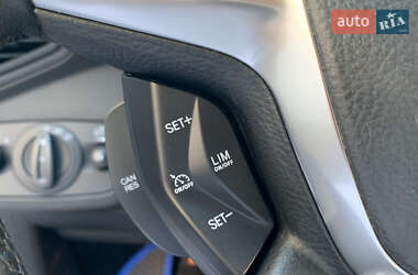 Внедорожник / Кроссовер Ford Kuga 2013 в 