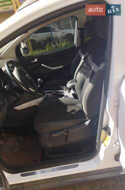 Внедорожник / Кроссовер Ford Kuga 2012 в 