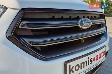 Внедорожник / Кроссовер Ford Kuga 2017 в 