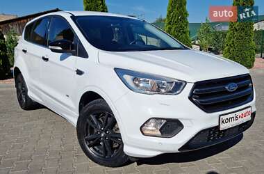 Внедорожник / Кроссовер Ford Kuga 2017 в 