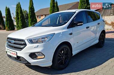 Внедорожник / Кроссовер Ford Kuga 2017 в 
