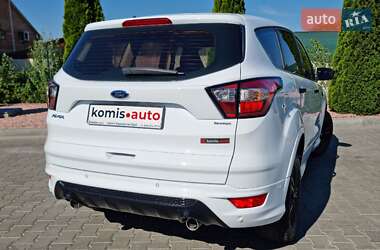 Внедорожник / Кроссовер Ford Kuga 2017 в 