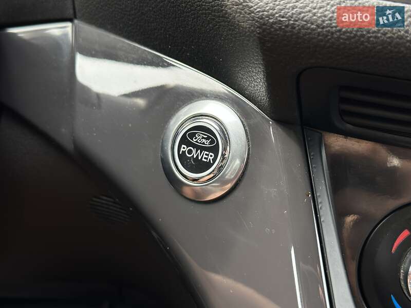 Позашляховик / Кросовер Ford Kuga 2013 в Чернівцях
