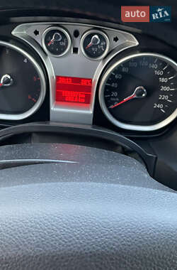 Внедорожник / Кроссовер Ford Kuga 2011 в 