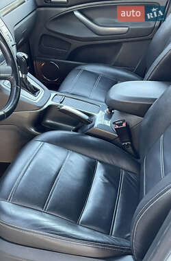 Внедорожник / Кроссовер Ford Kuga 2011 в 