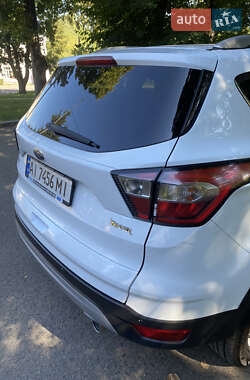 Внедорожник / Кроссовер Ford Kuga 2017 в 