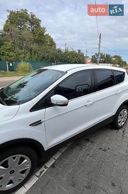 Внедорожник / Кроссовер Ford Kuga 2016 в 