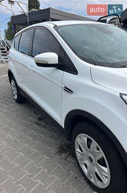 Внедорожник / Кроссовер Ford Kuga 2016 в 