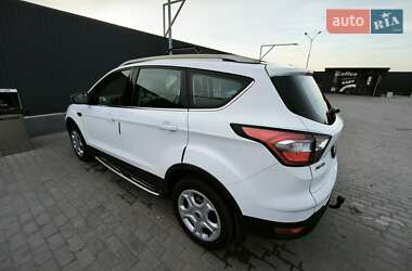 Внедорожник / Кроссовер Ford Kuga 2017 в 