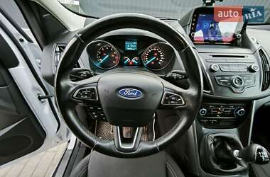 Внедорожник / Кроссовер Ford Kuga 2017 в 