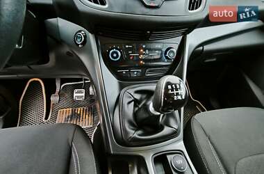 Внедорожник / Кроссовер Ford Kuga 2017 в 