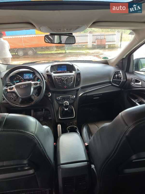 Позашляховик / Кросовер Ford Kuga 2015 в Косові