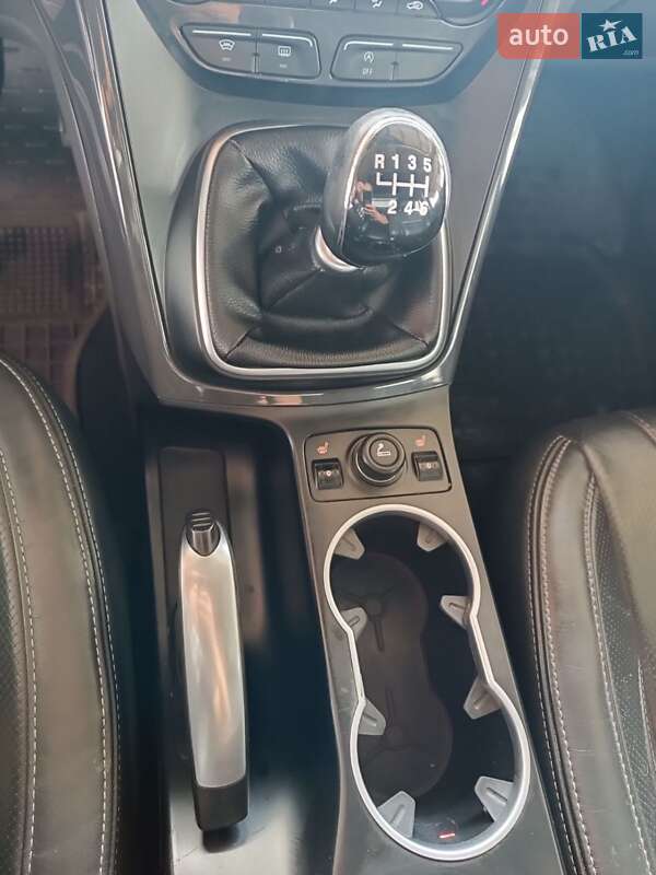 Позашляховик / Кросовер Ford Kuga 2015 в Косові