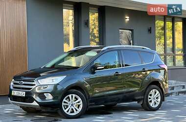 Внедорожник / Кроссовер Ford Kuga 2017 в 