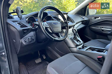 Внедорожник / Кроссовер Ford Kuga 2017 в 