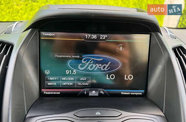 Внедорожник / Кроссовер Ford Kuga 2016 в 