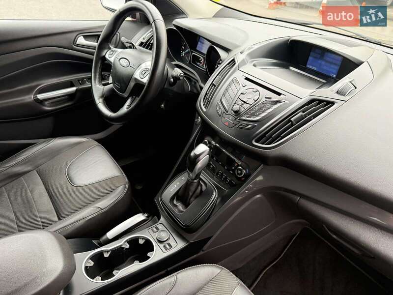 Внедорожник / Кроссовер Ford Kuga 2015 в Луцке