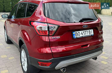 Внедорожник / Кроссовер Ford Kuga 2017 в 