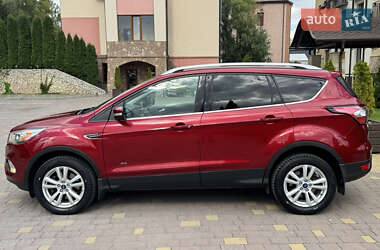 Внедорожник / Кроссовер Ford Kuga 2017 в 