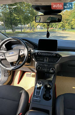 Внедорожник / Кроссовер Ford Kuga 2020 в 