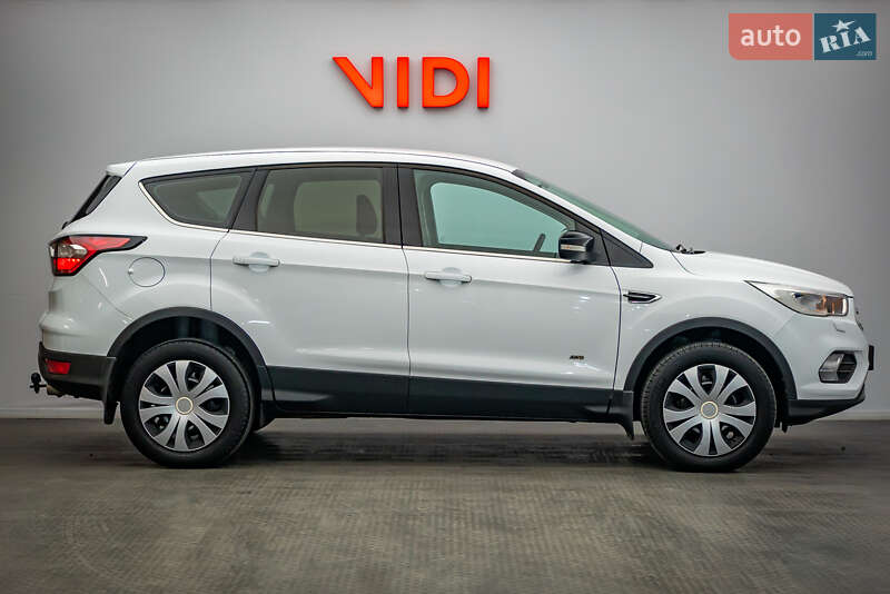 Внедорожник / Кроссовер Ford Kuga 2017 в Киеве