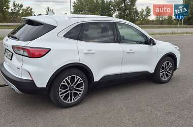 Внедорожник / Кроссовер Ford Kuga 2020 в 