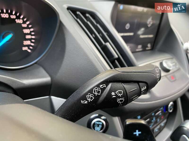 Позашляховик / Кросовер Ford Kuga 2017 в Хмельницькому