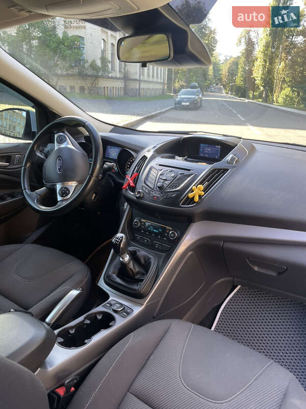 Внедорожник / Кроссовер Ford Kuga 2016 в Киеве
