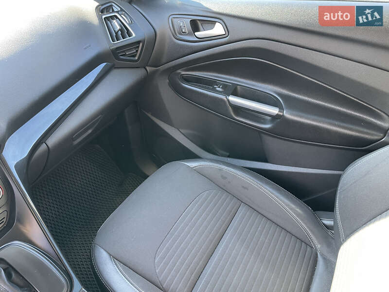 Позашляховик / Кросовер Ford Kuga 2019 в Шепетівці