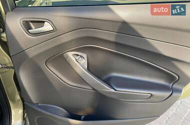 Внедорожник / Кроссовер Ford Kuga 2013 в 