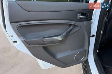 Внедорожник / Кроссовер Ford Kuga 2012 в 