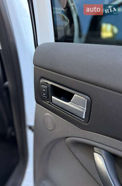 Внедорожник / Кроссовер Ford Kuga 2012 в 