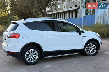 Внедорожник / Кроссовер Ford Kuga 2012 в 